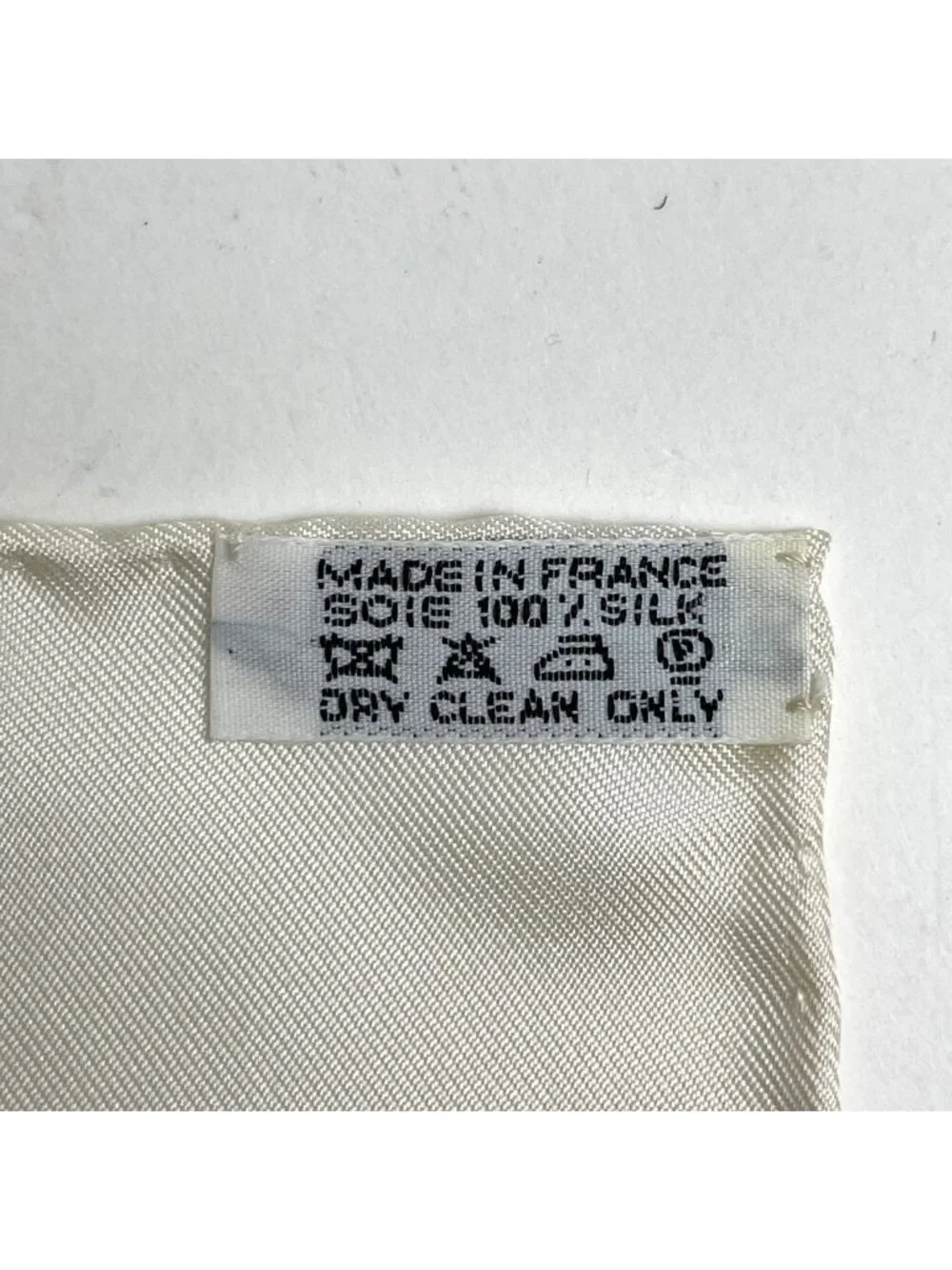 Hermes Carre 90 Au Bord de L'eau Jade Bird Scarf Silk White Blue - Picture 2 of 5